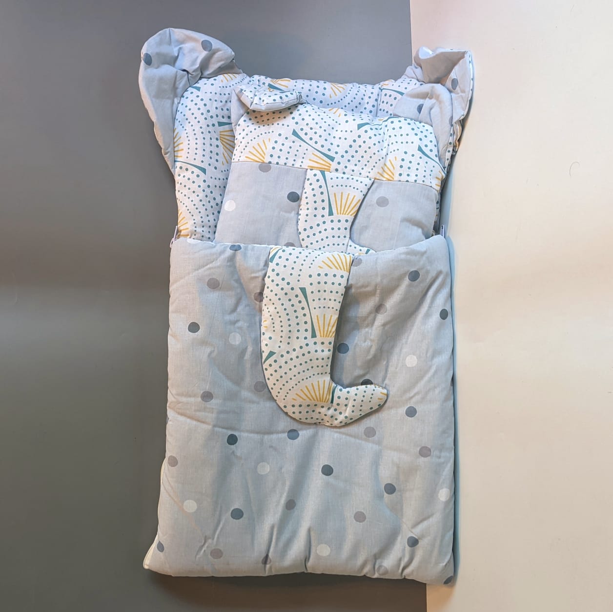 Carry Nest with Pillow - Eleph trunk