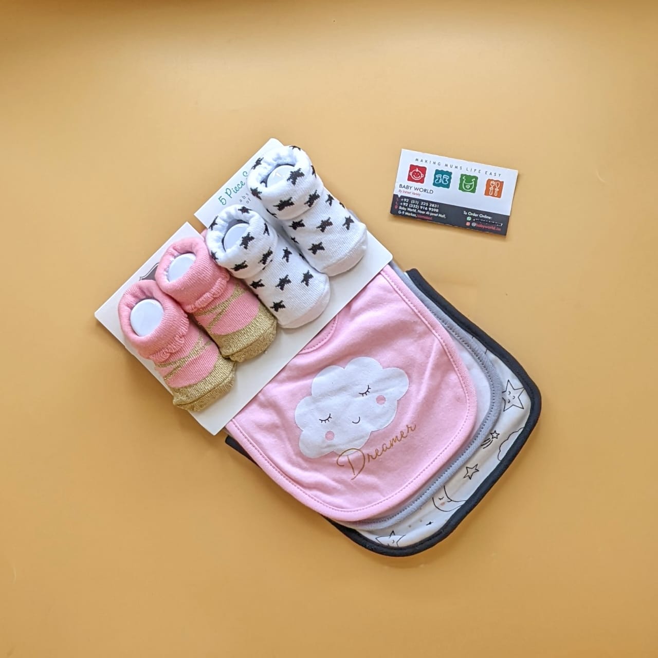 Pack of 3 Bibs & 2 Booties