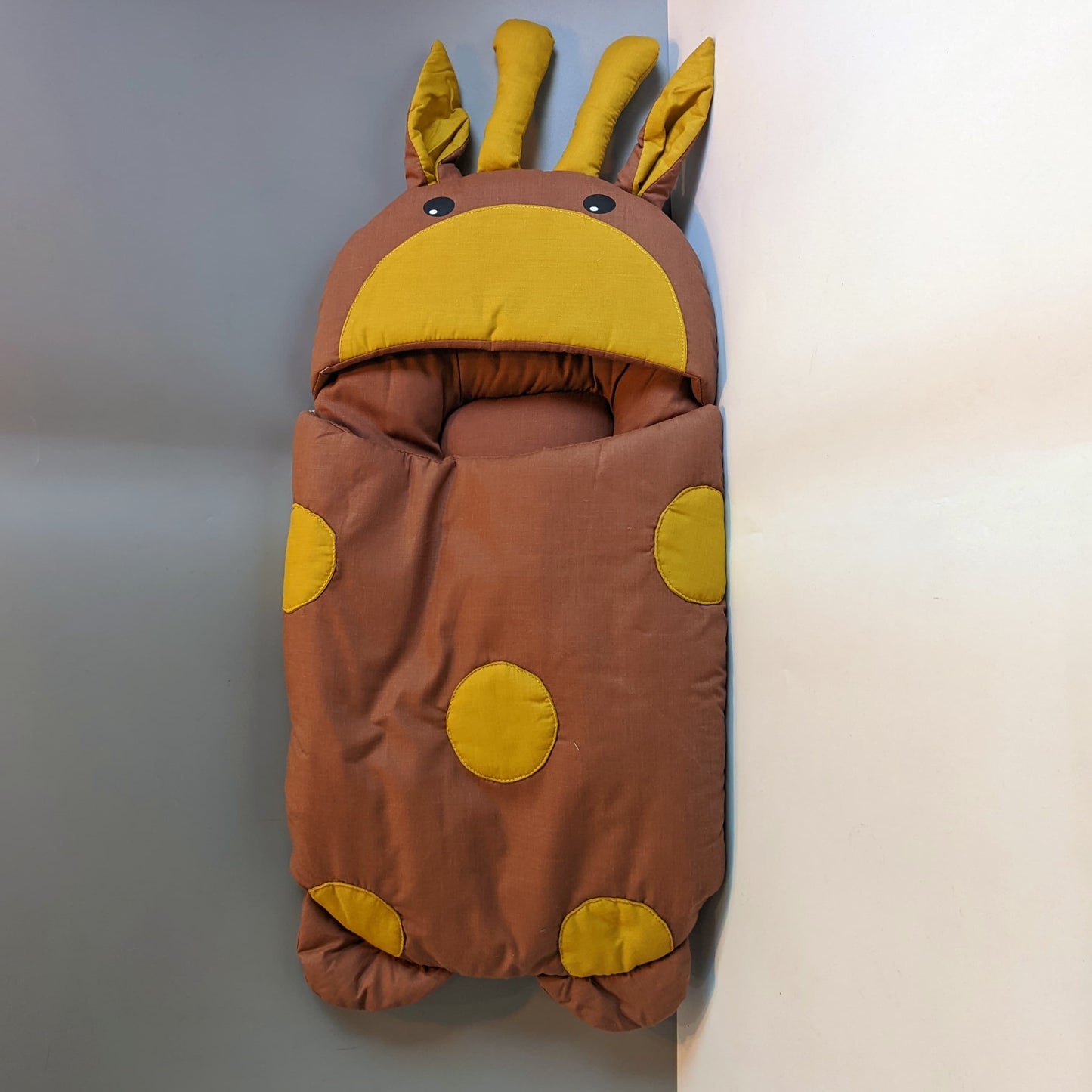 Carry Nest with Pillow - ladybird ๐