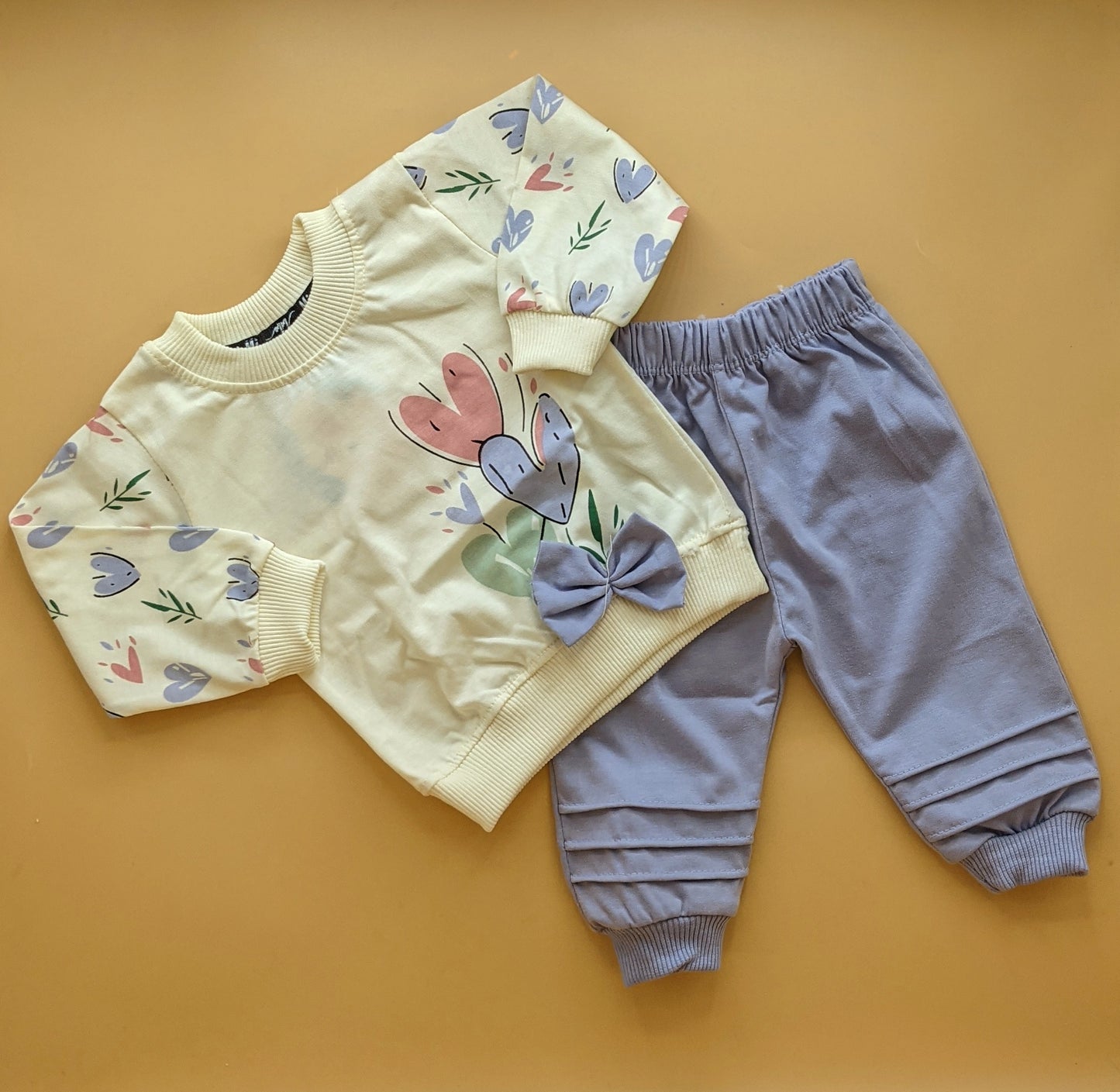 2 Piece Baby Suit - Bow/Hearts