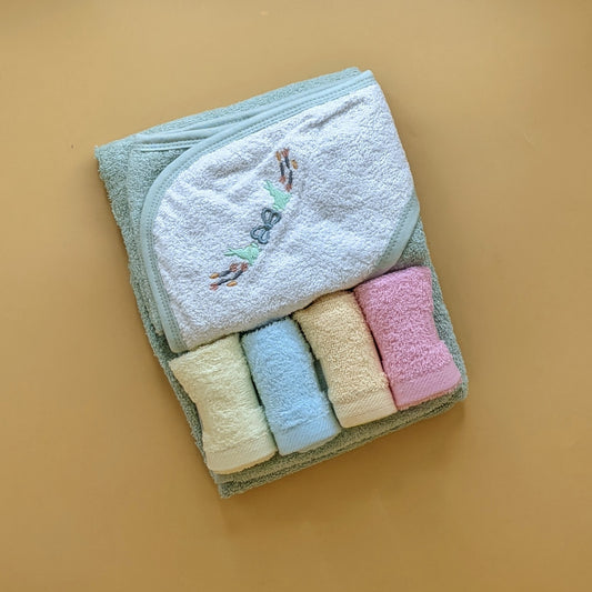 Hooded Bath Towel with 4 Pieces Face Towels