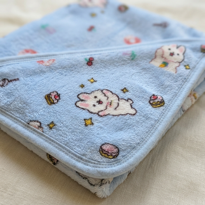 Blue kitty blanket detail