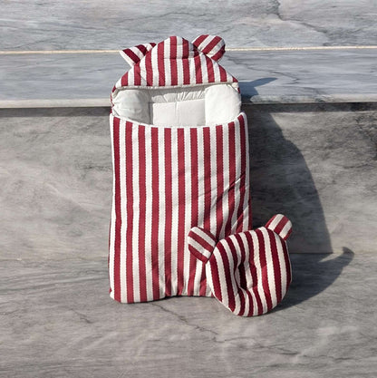 Hooded Carry Nest with Pillow - Lines/Ears