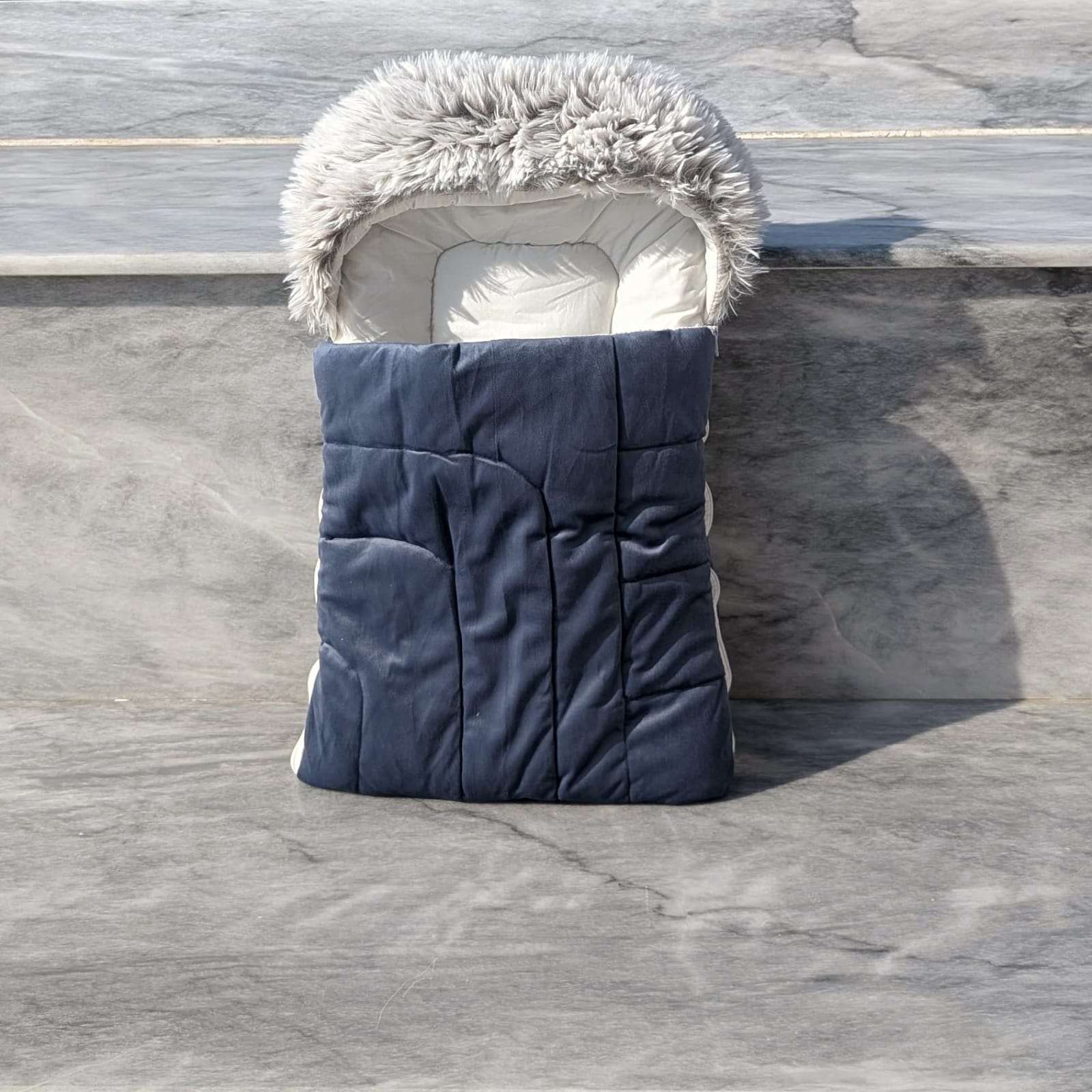 Hooded Carry Nest - Lines Pattern