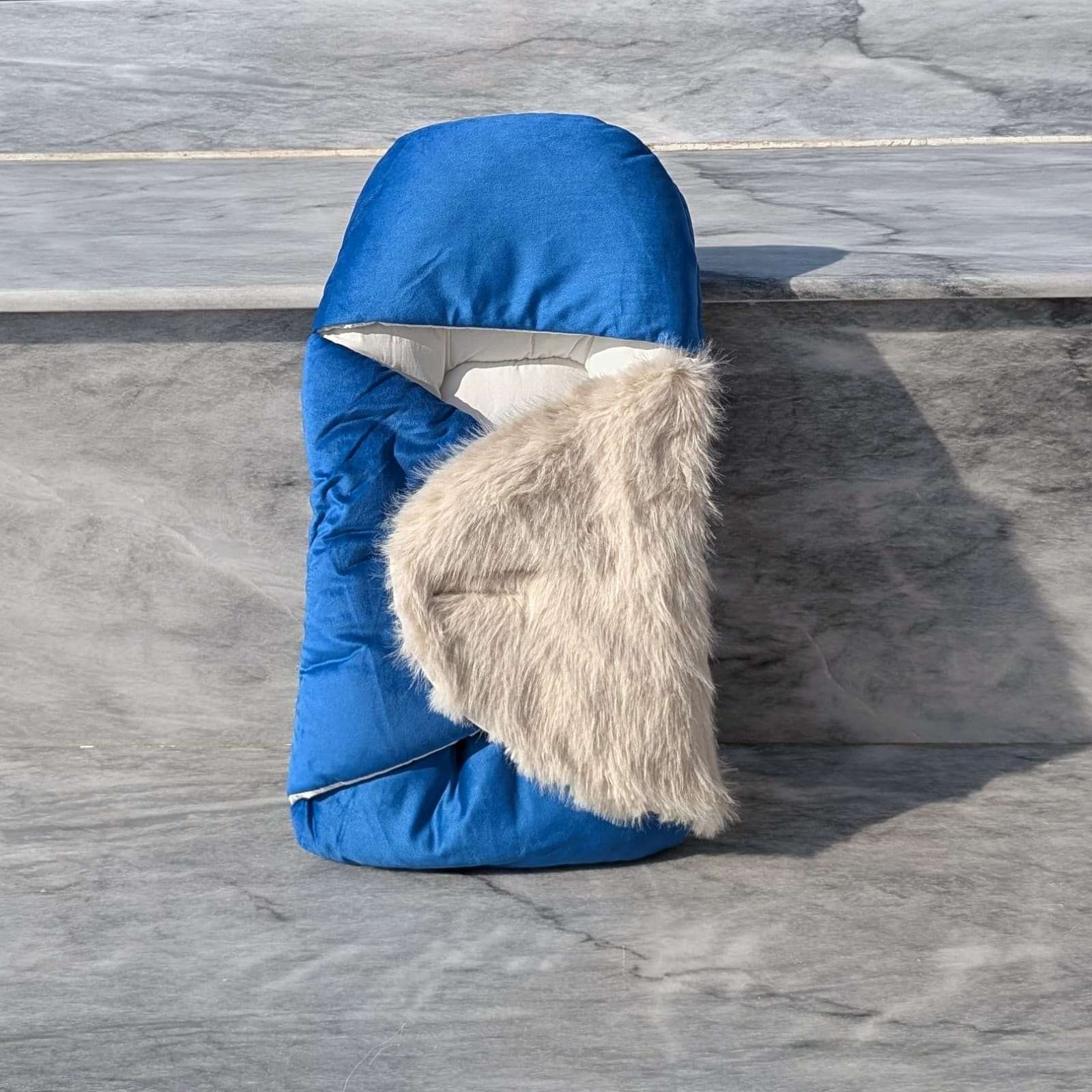 Hooded Carry Nest
