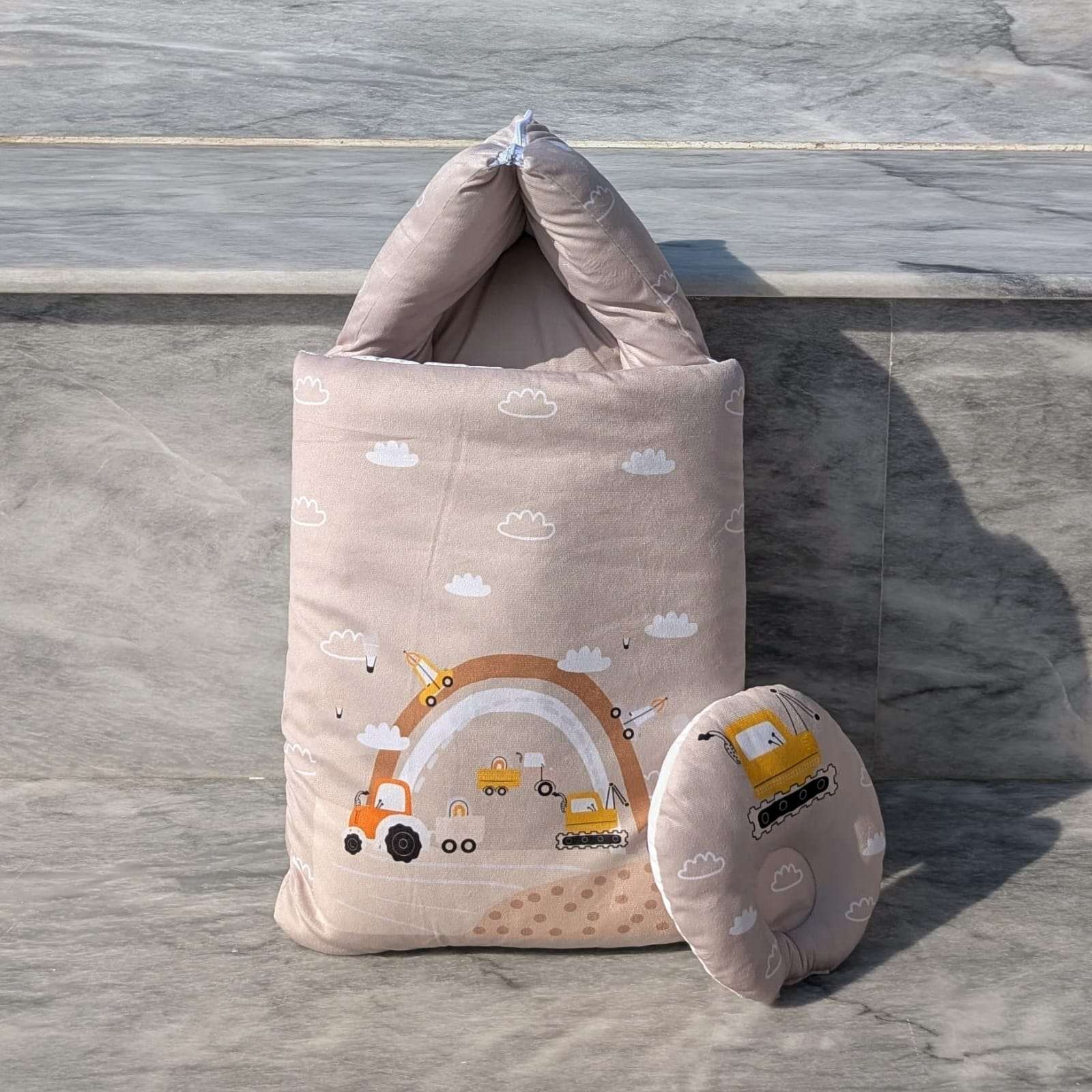 Carry Nest with Pillow - Rainbow/Clouds