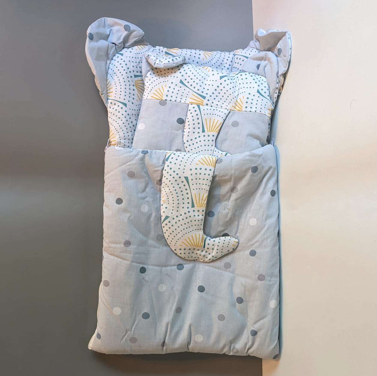 Carry Nest with Pillow - Eleph trunk