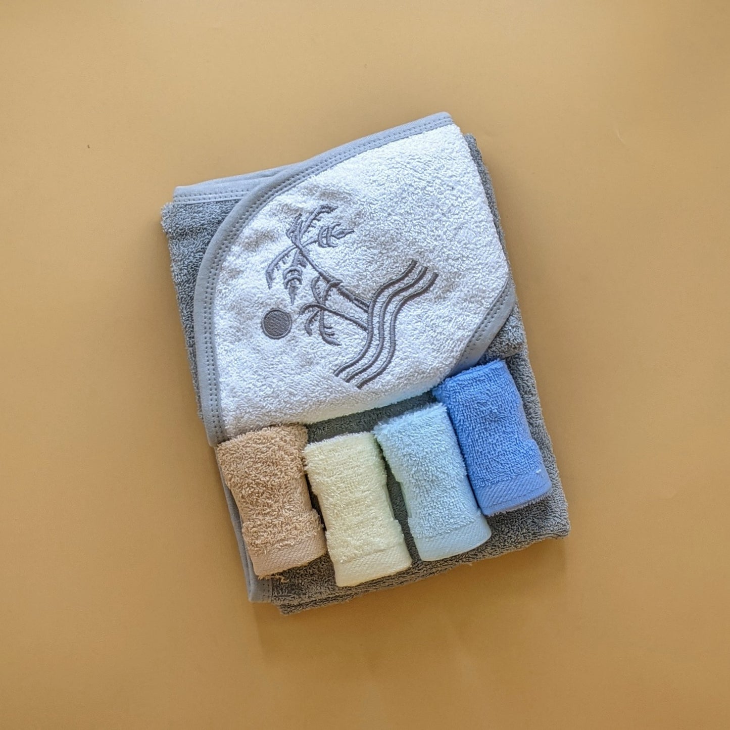Baby Hooded Bath Towel with 4 Pieces Face Towels