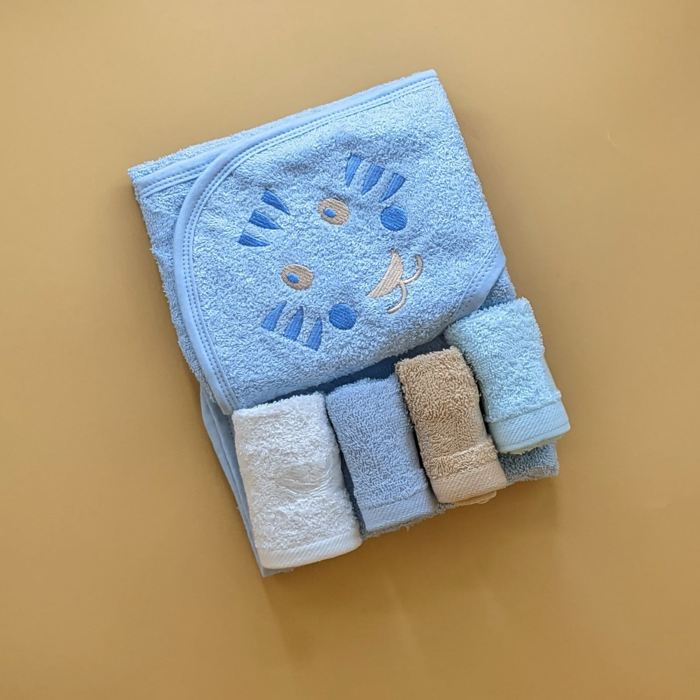 Hooded Bath Towel with 4 Pieces Face Towels