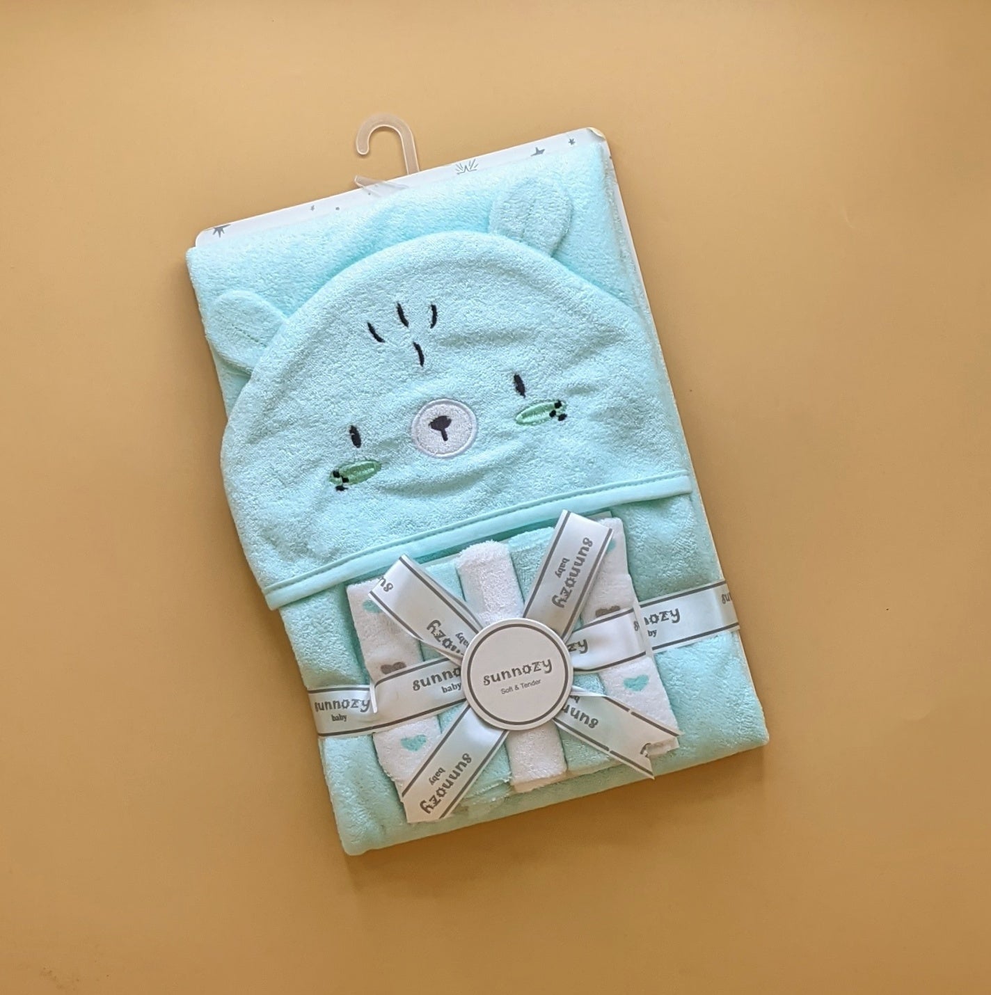 Hooded Bath Towel with 5 Pieces Face Towels