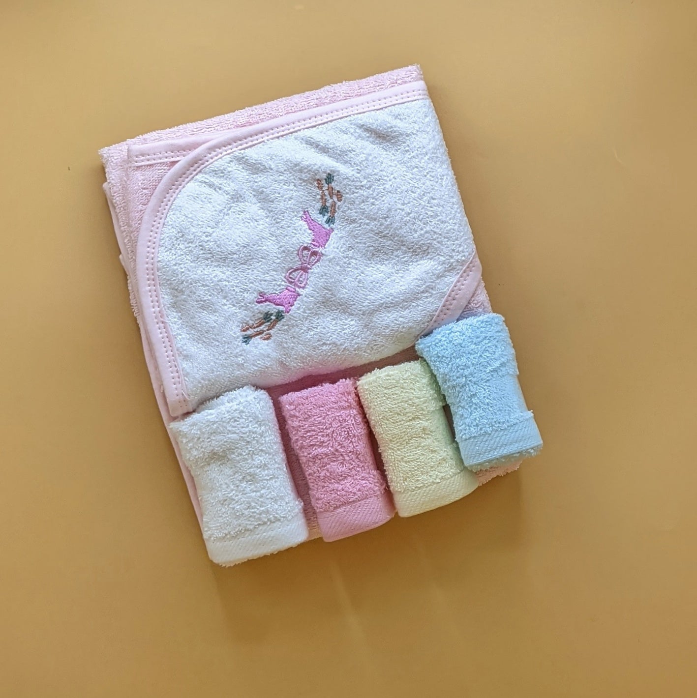Baby Hooded Bath Towel with 4 Pieces Face Towels