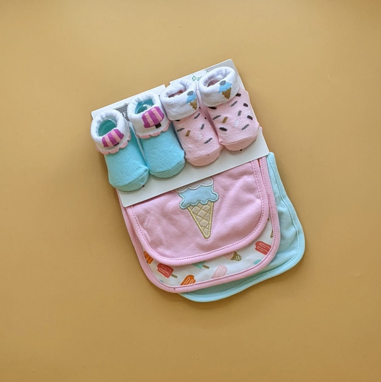 Pack of 3 Bibs & 2 Booties