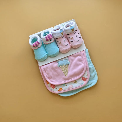 Pack of 3 Bibs & 2 Booties